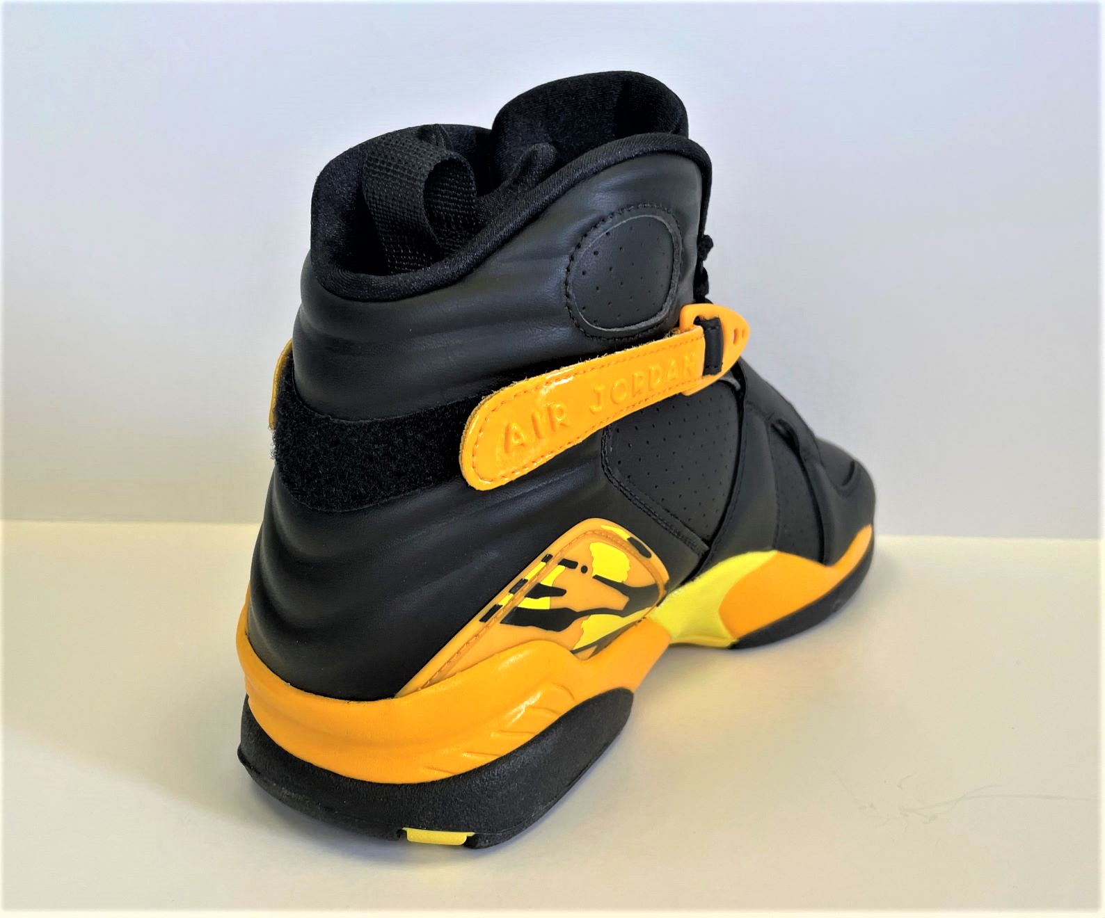 Yellow on sale jordan 8